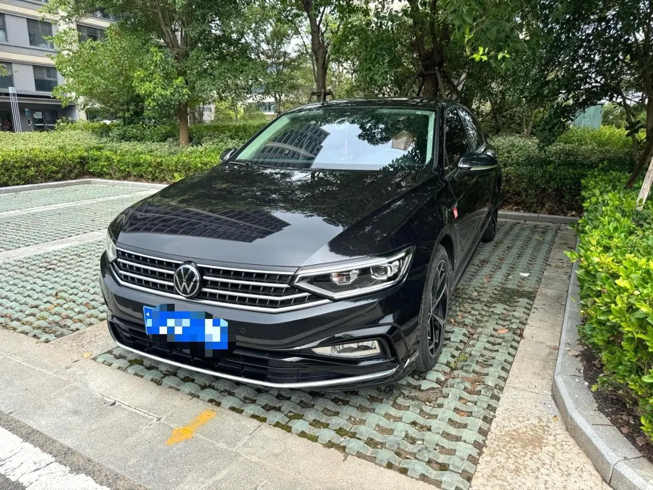 Volkswagen 2023 Magotan 2.0TSI 330TSI 2 million Commemorative Luxury Automatic Gear - View 1