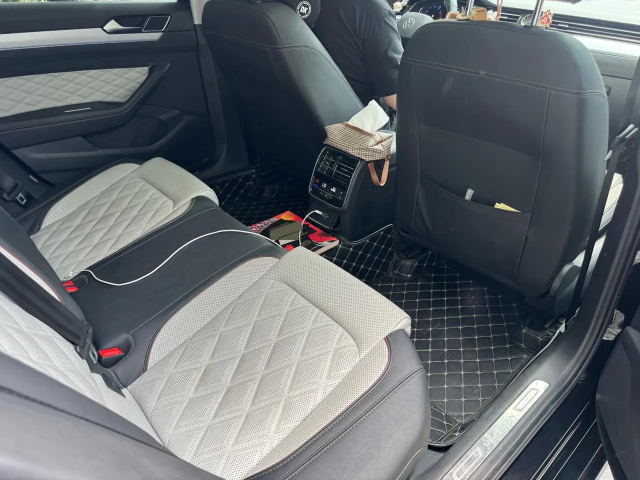 Volkswagen 2023 Magotan 2.0TSI 330TSI 2 million Commemorative Luxury Automatic Gear 5