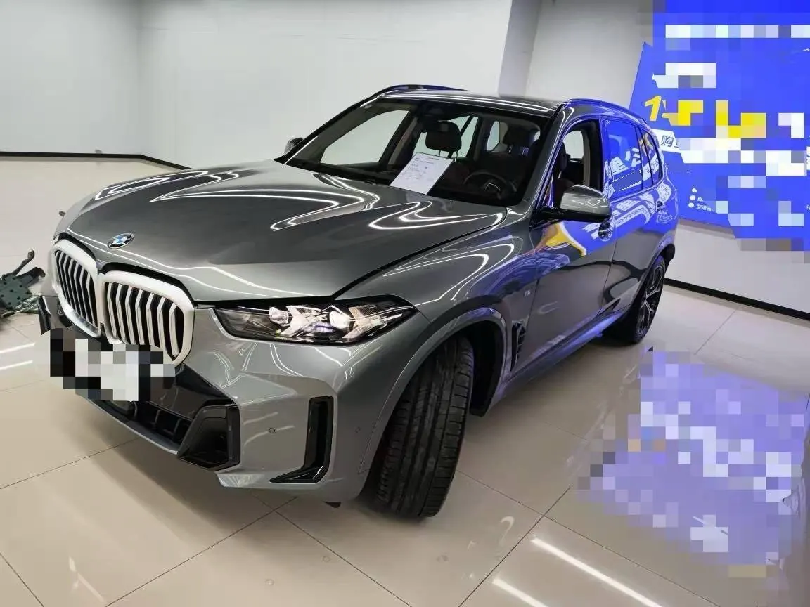Открыть галерею: BMW 2023 X5 xDrive30Li 48V 2.0T exclusive M sports suit automatic gear