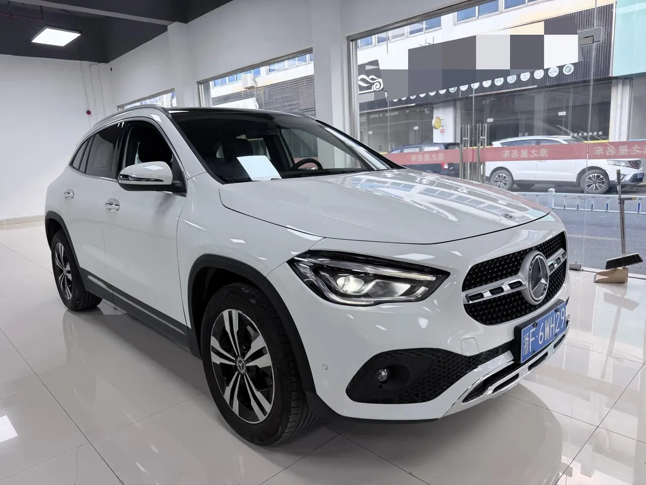 Mercedes Benz 2020 GLA 200 1.3T automatic gear 2