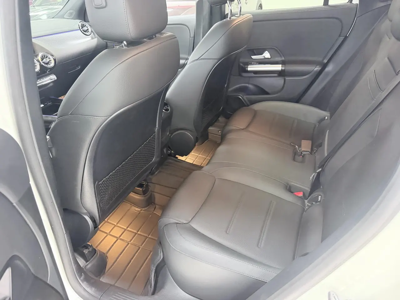 Mercedes Benz 2020 GLA 200 1.3T automatic gear 4