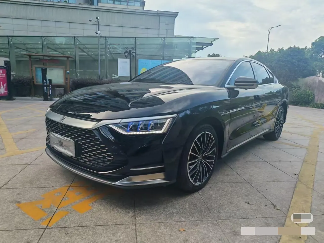 Открыть галерею: BYD 2020 Han DM 2.0T four-wheel drive performance version luxury automatic gear
