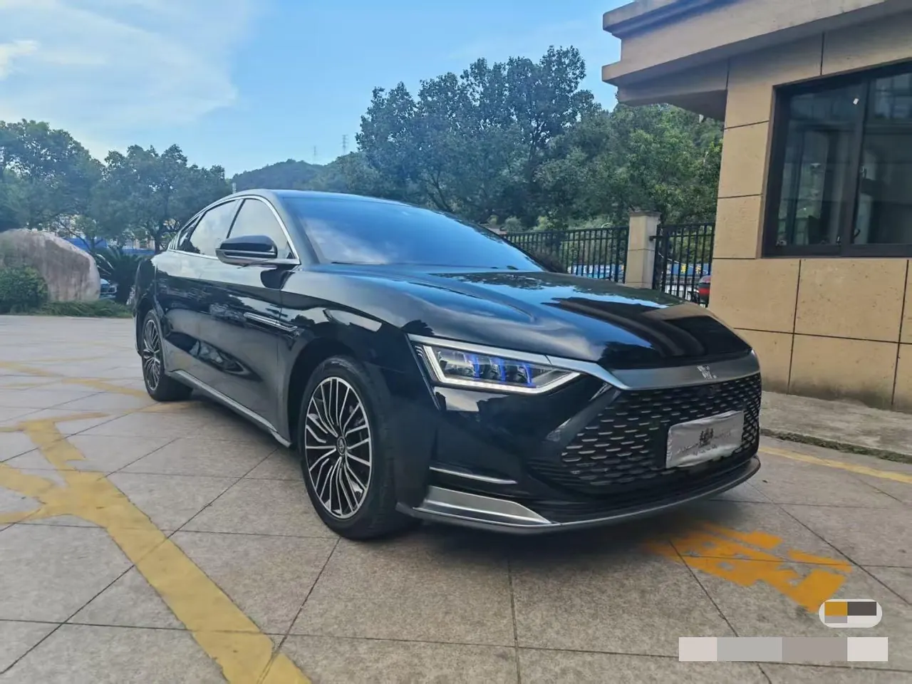BYD 2020 Han DM 2.0T four-wheel drive performance version luxury automatic gear 3