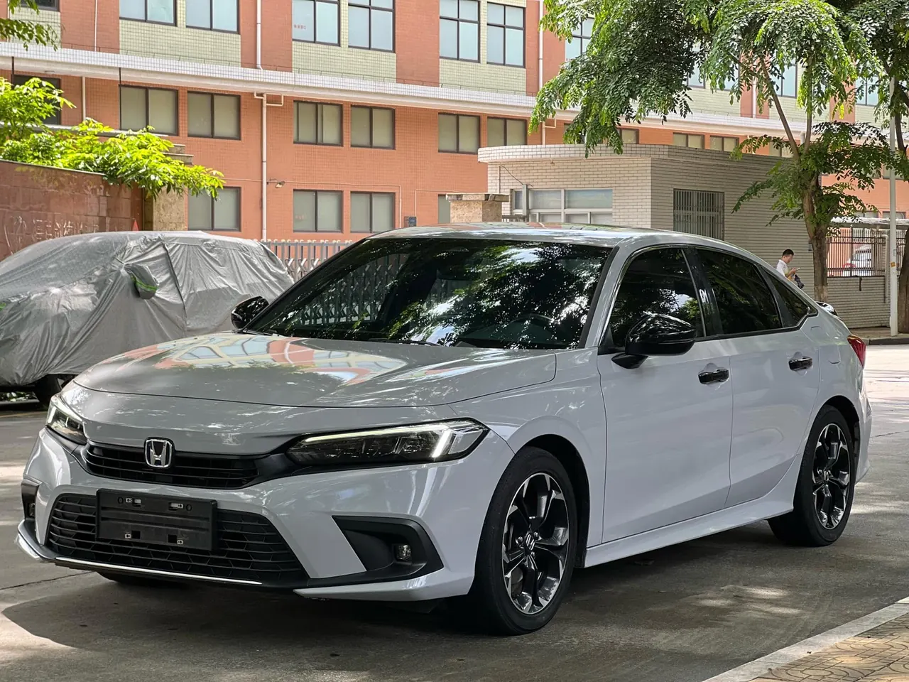 Открыть галерею: Honda 2023 Civic e:HEV 2.0 Stepless Sharp Edition Automatic Gear
