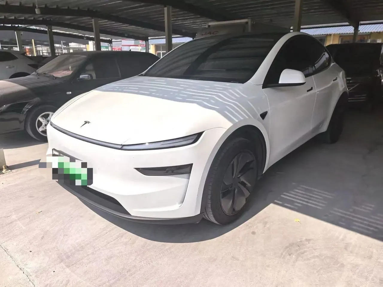 Tesla 2025 Model Y rear-wheel drive version automatic transmission - View 1