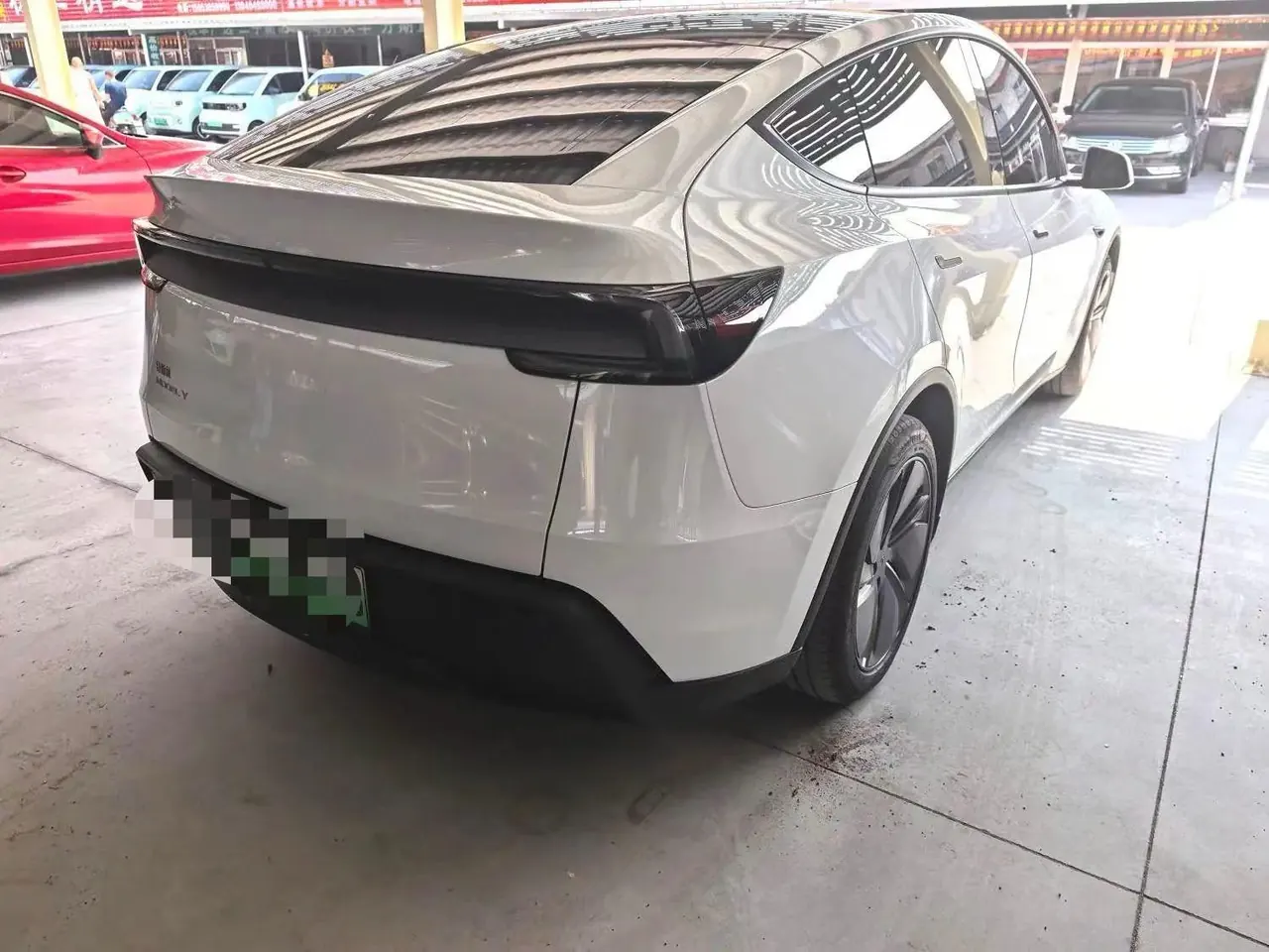 Tesla 2025 Model Y rear-wheel drive version automatic transmission 3
