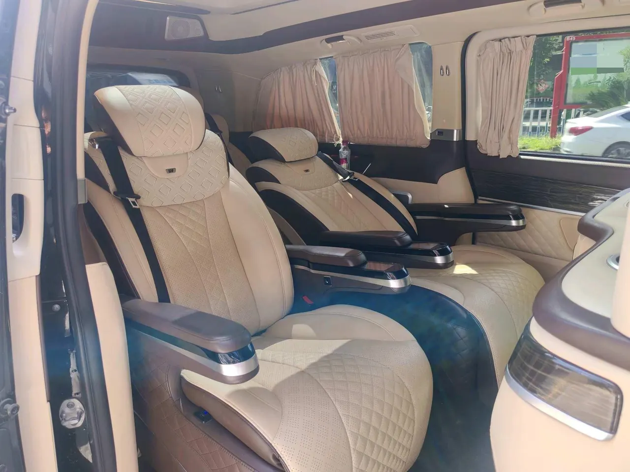 Mercedes Benz V 2020V 260 L 2.0T Deluxe Edition Automatic Gear 2