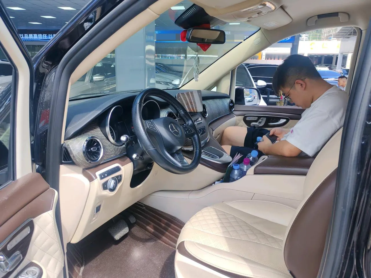 Mercedes Benz V 2020V 260 L 2.0T Deluxe Edition Automatic Gear 4
