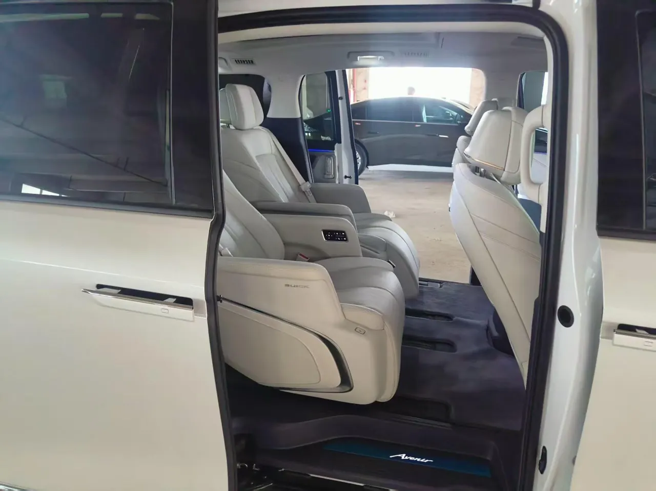 Buick 2026 GL8 ES Lu Zun 48V 2.0T Luxury Edition Automatic Gear 6