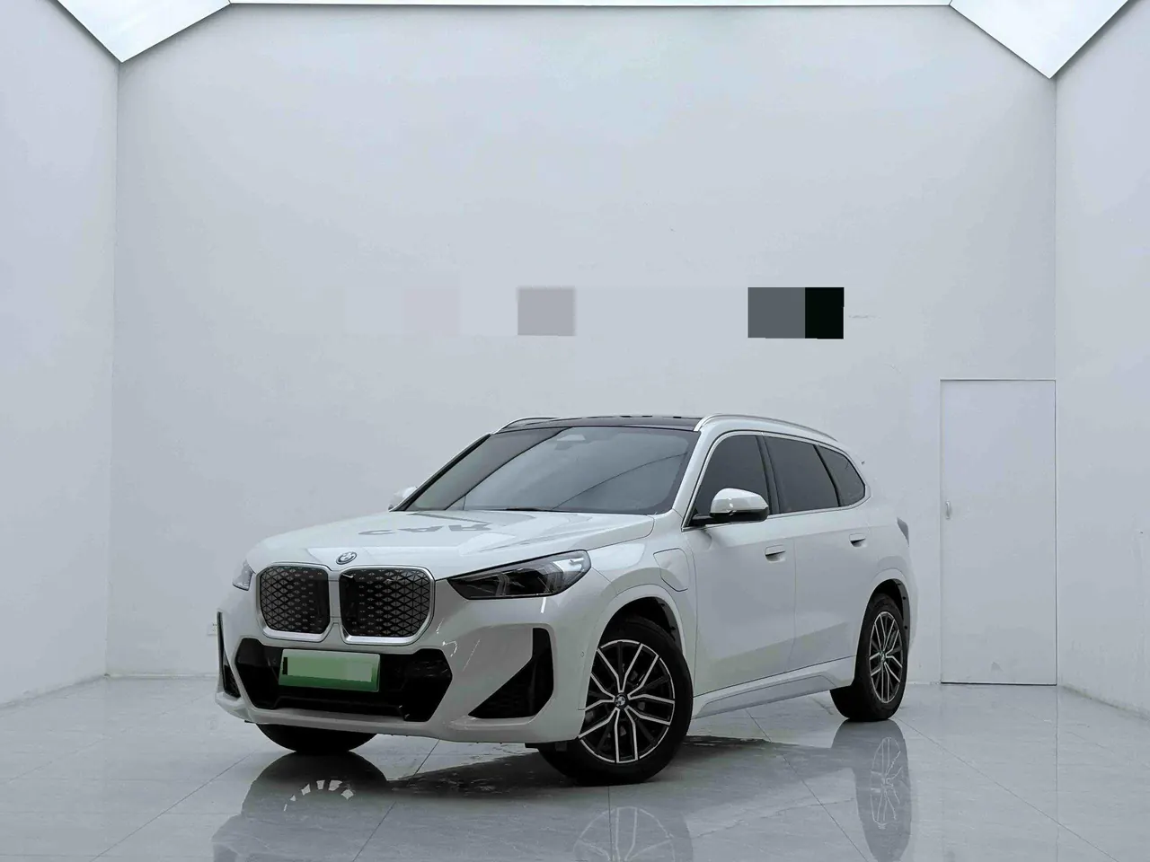 Открыть галерею: BMW 2026 iX1 eDrive25L eDrive25L m sports suit automatic gear