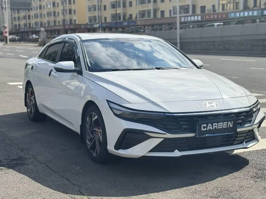 Hyundai 2023 Elantra -3-compartment 1.5 stepless LUX premium automatic gear 3
