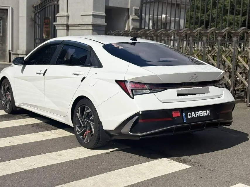 Hyundai 2023 Elantra -3-compartment 1.5 stepless LUX premium automatic gear 6