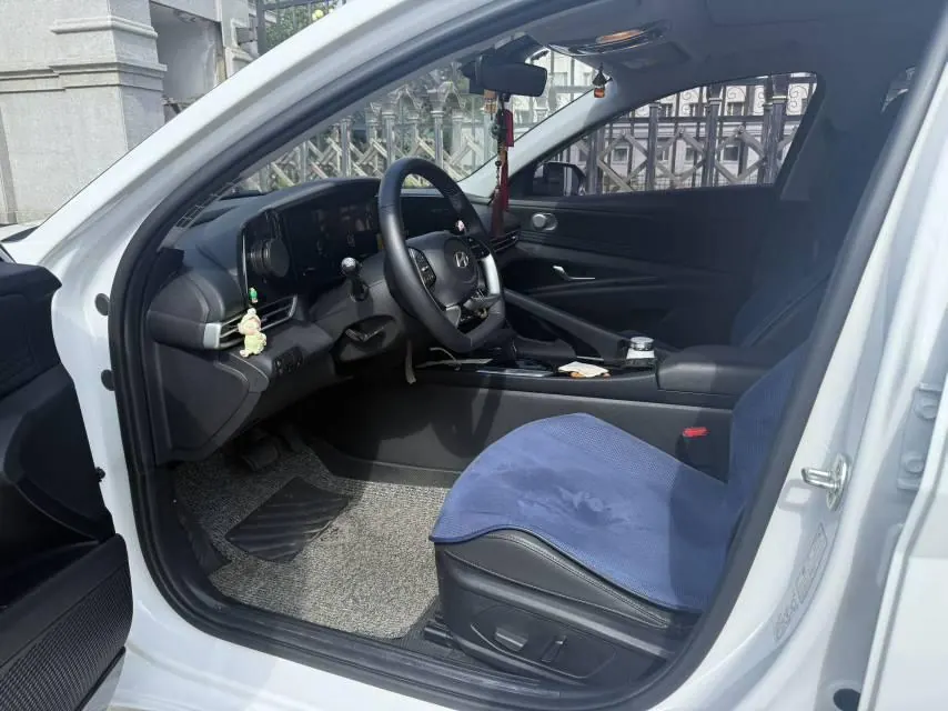 Hyundai 2023 Elantra -3-compartment 1.5 stepless LUX premium automatic gear 7