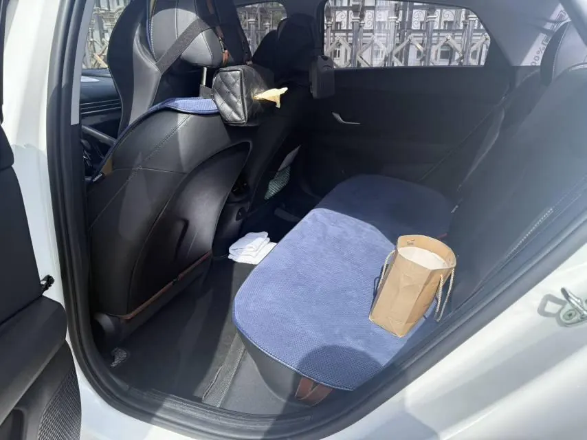 Hyundai 2023 Elantra -3-compartment 1.5 stepless LUX premium automatic gear 8