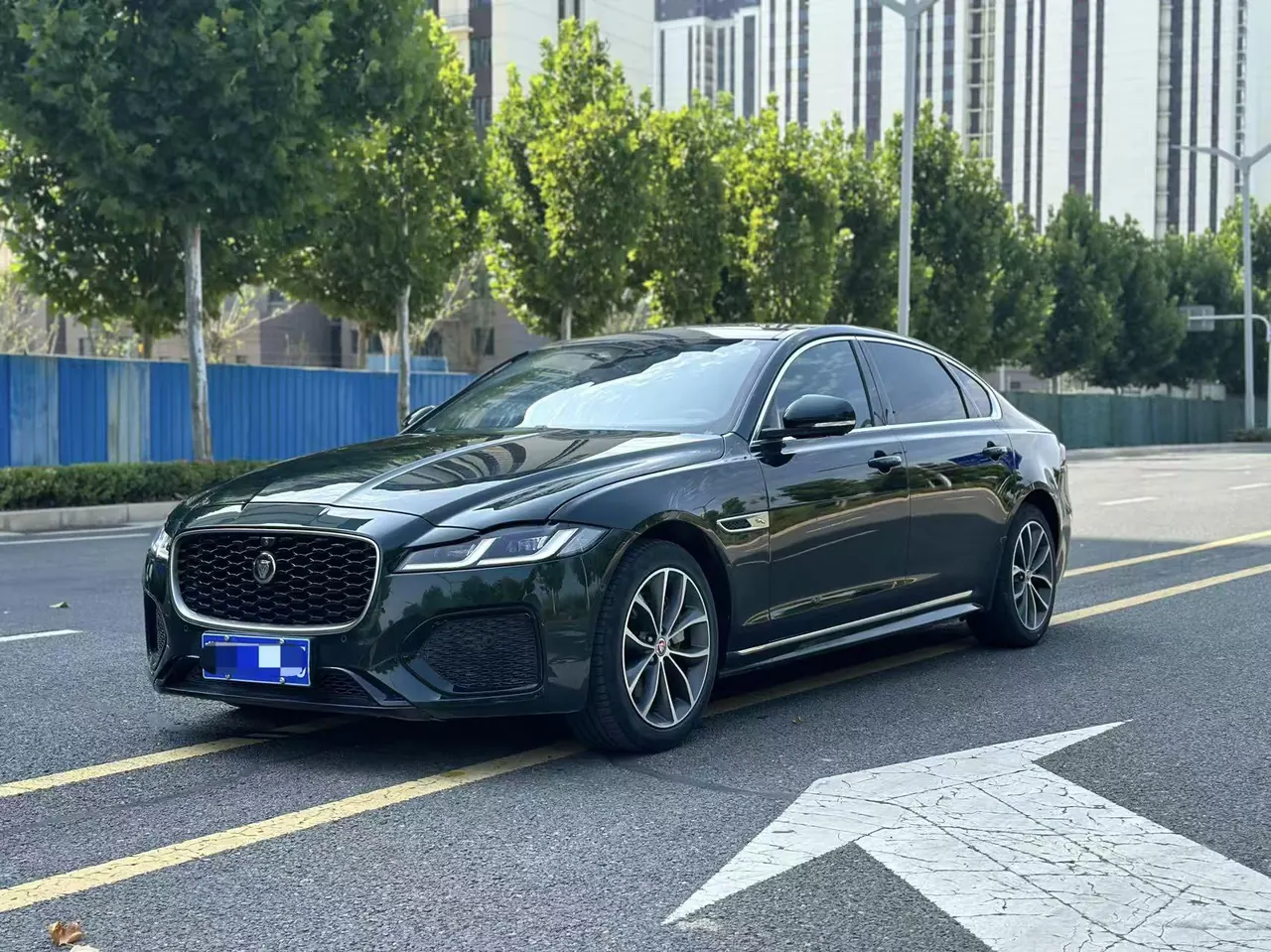 打开图片灯箱:Jaguar 2022 XFL 2.0T P 12500.00g Drive Elite Sports Edition Automatic Gear
