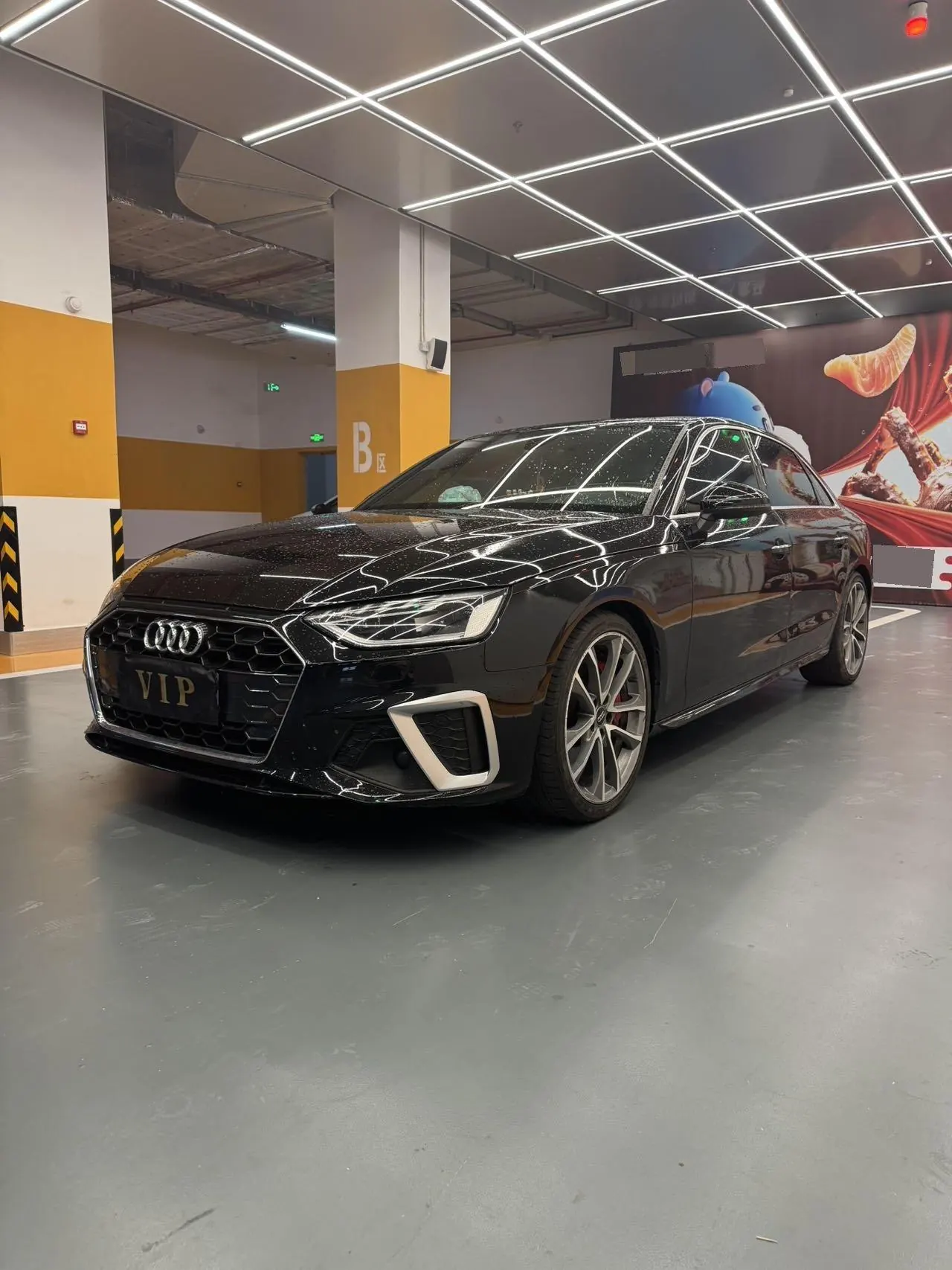 Open image lightbox: Audi 2020 A4L 2.0TFSI 45TFSI Quattro Selected Dynamic Automatic