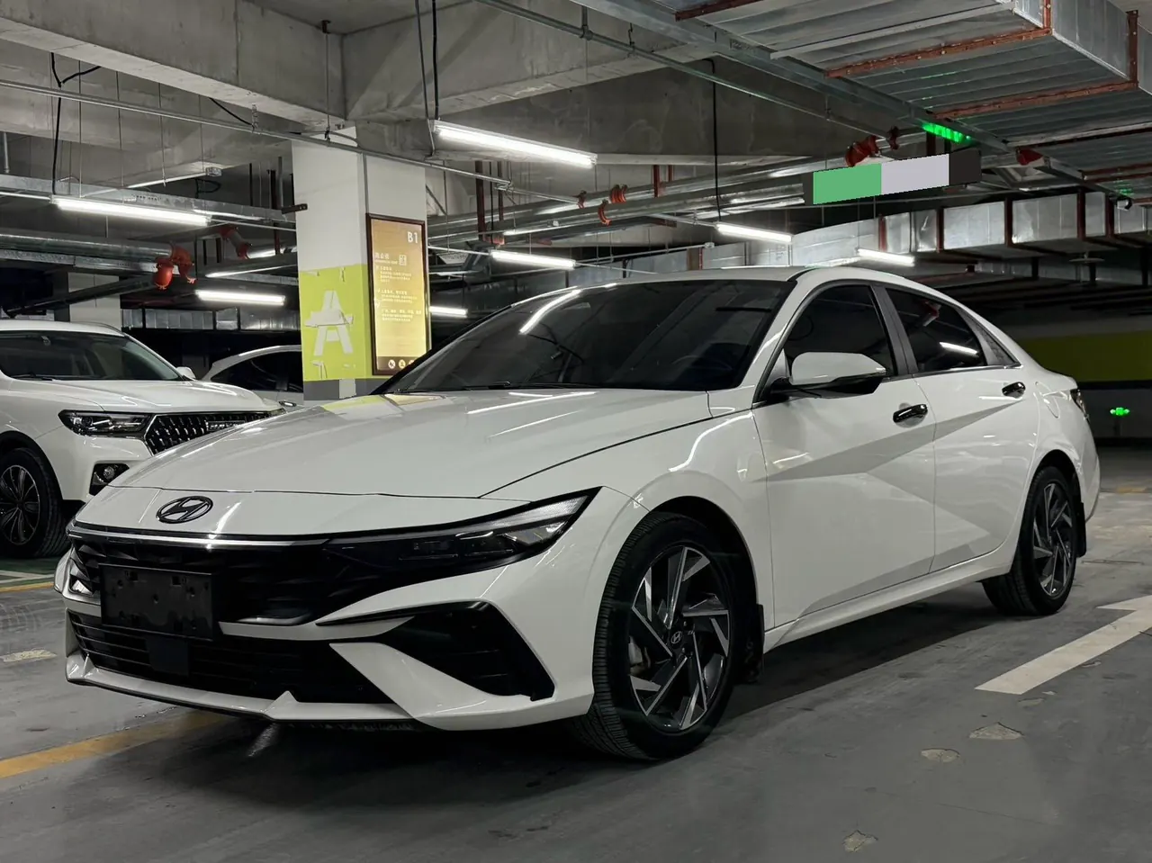 Open image lightbox: Hyundai 2023 Elantra -3-compartment 1.5 stepless LUX premium automatic gear
