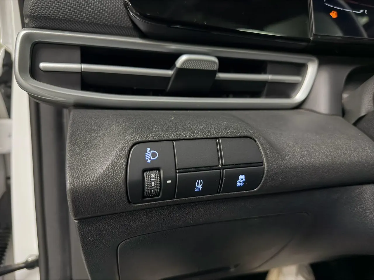 Hyundai 2023 Elantra -3-compartment 1.5 stepless LUX premium automatic gear 10