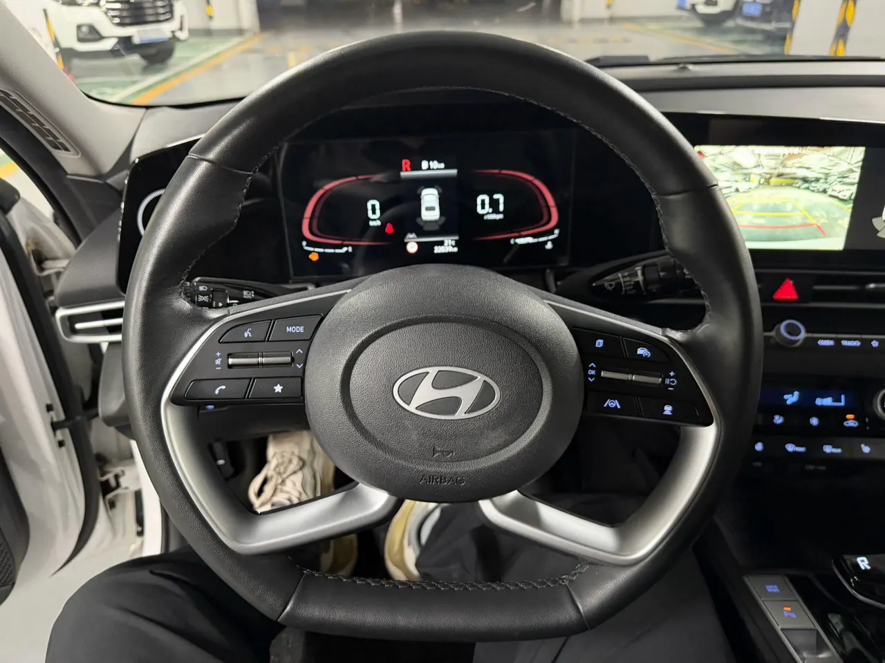 Hyundai 2023 Elantra -3-compartment 1.5 stepless LUX premium automatic gear 11
