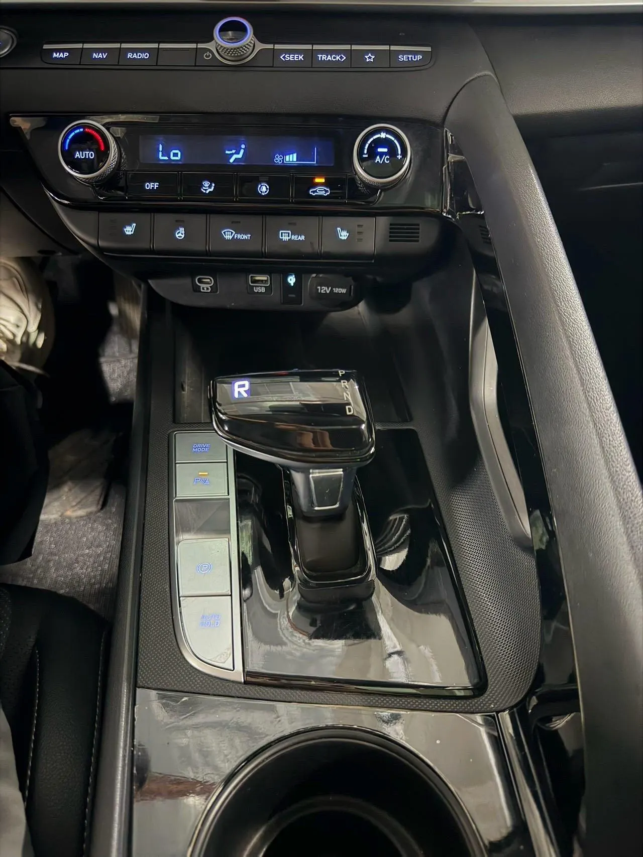Hyundai 2023 Elantra -3-compartment 1.5 stepless LUX premium automatic gear 13