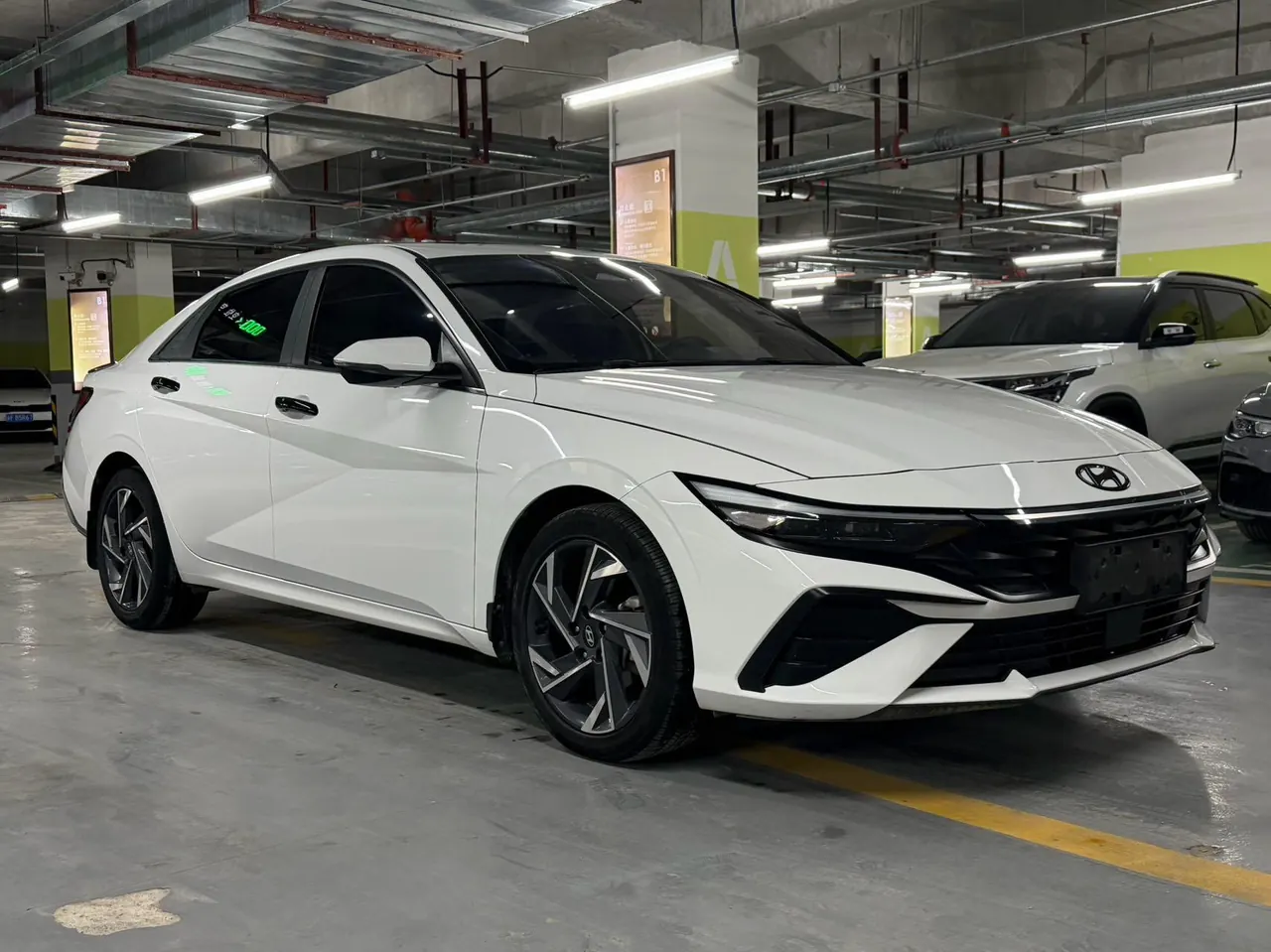 Hyundai 2023 Elantra -3-compartment 1.5 stepless LUX premium automatic gear 3
