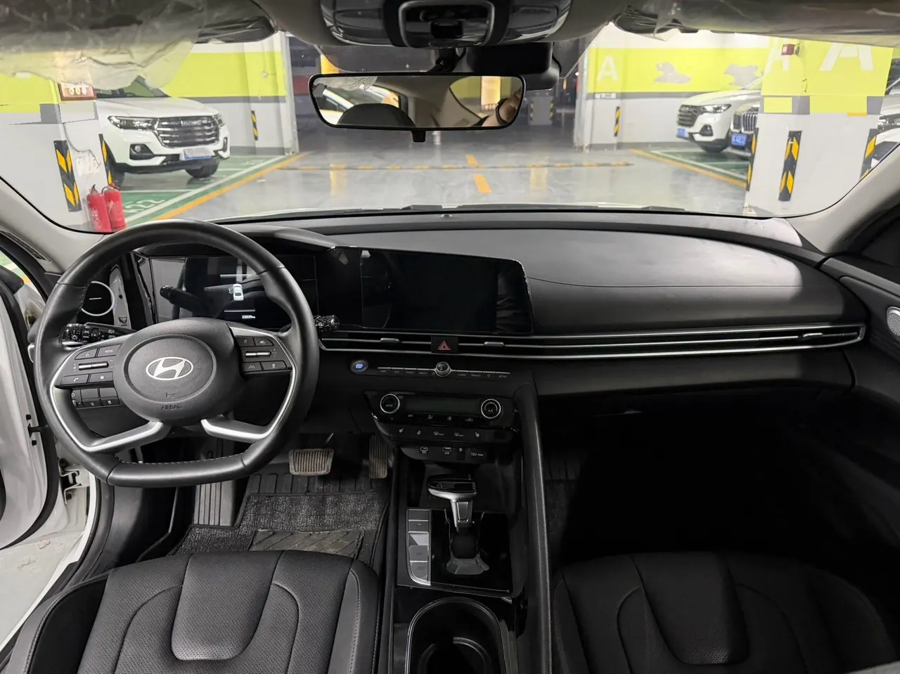 Hyundai 2023 Elantra -3-compartment 1.5 stepless LUX premium automatic gear 9