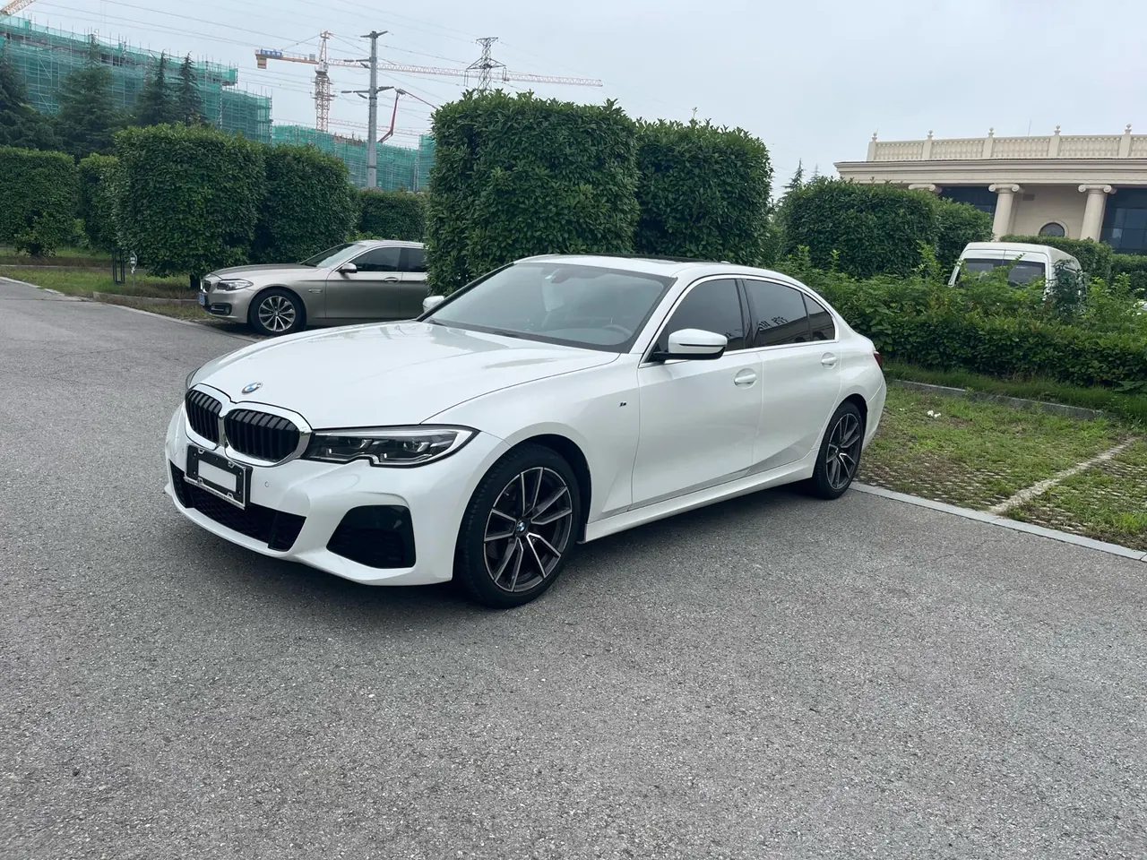 BMW 3 Series 2022 320i 2.0T Sports Suit Automatic Gear - View 1