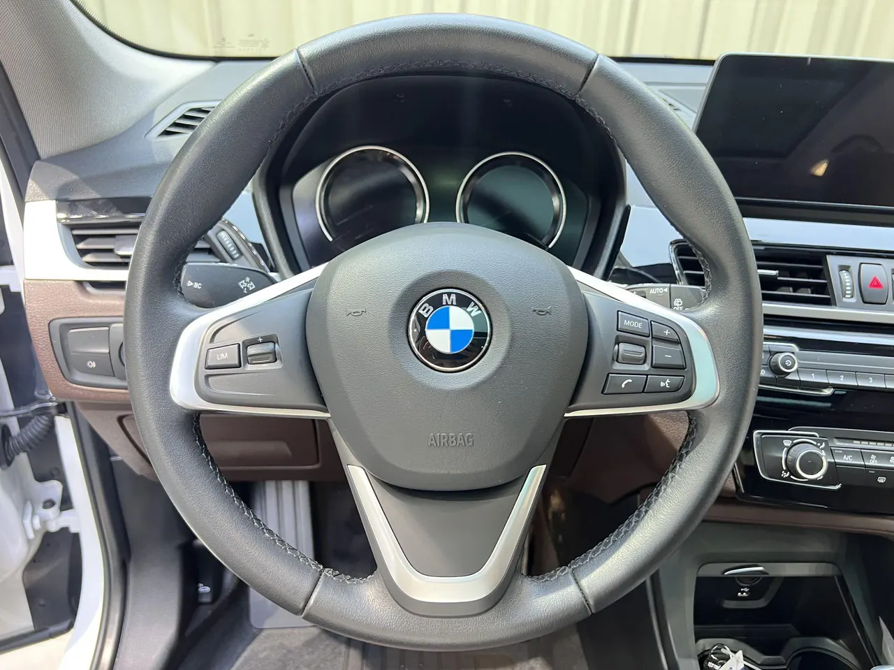 BMW 2022 X1 sDrive20Li 1.5T fashion automatic gear 12