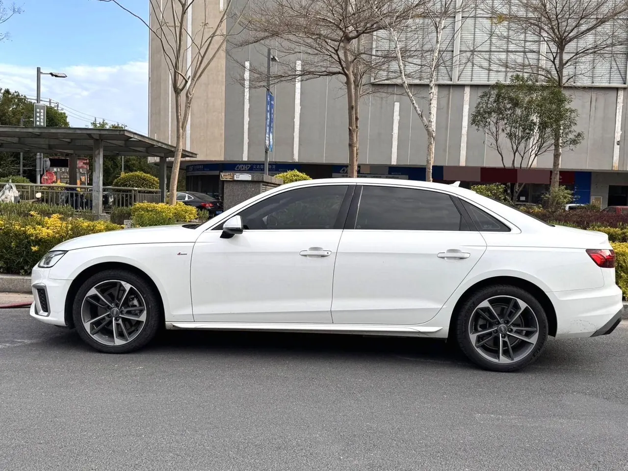 Audi 2020 A4L 2.0TFSI 40TFSI Fashion Dynamic Automatic 9