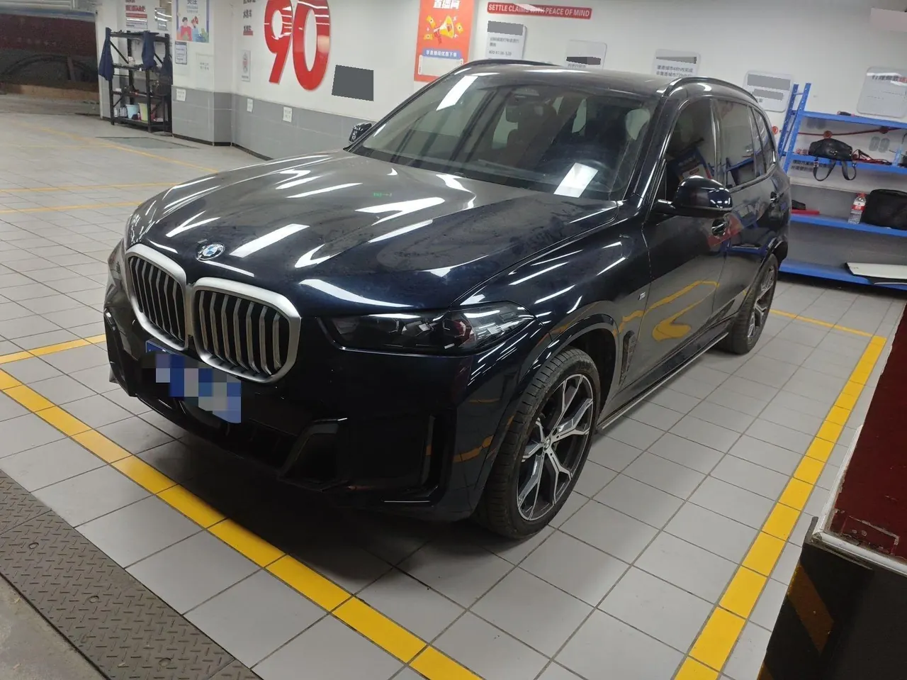 BMW 2023 X5 xDrive30Li 48V 2.0T exclusive m sports obsidian night suit automatic gear - View 1