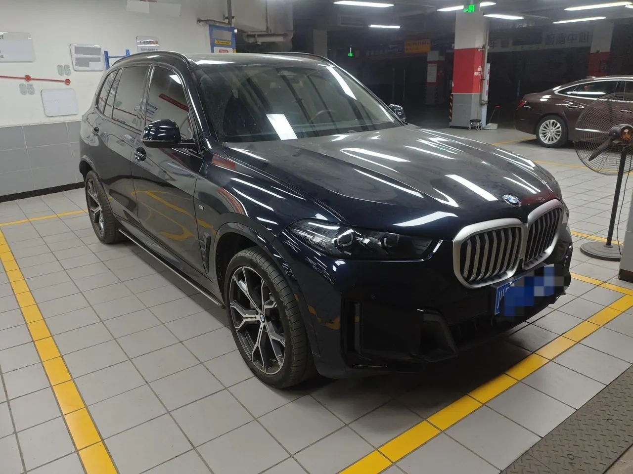 BMW 2023 X5 xDrive30Li 48V 2.0T exclusive m sports obsidian night suit automatic gear 4