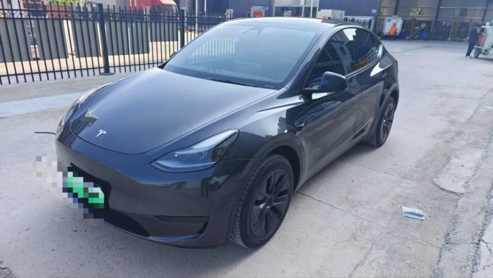 Tesla 2024 Model Y long endurance all-wheel drive version automatic transmission - View 1