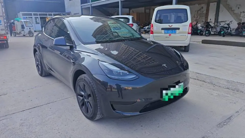 Tesla 2024 Model Y long endurance all-wheel drive version automatic transmission 3