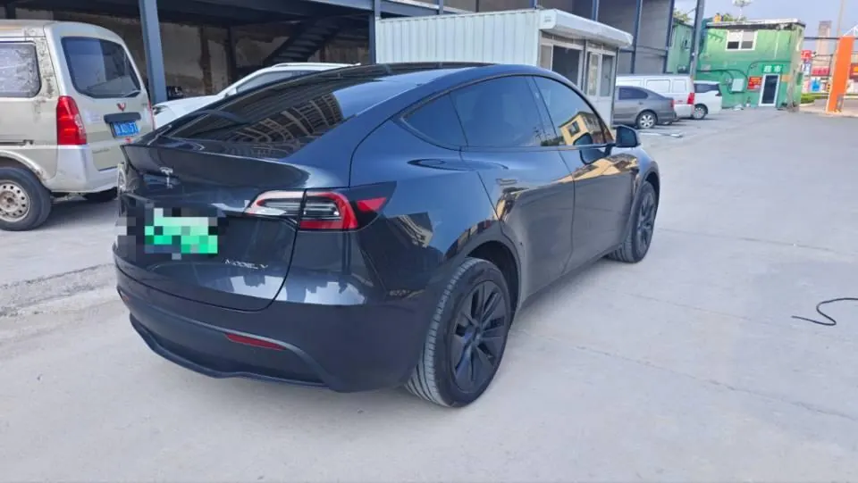 Tesla 2024 Model Y long endurance all-wheel drive version automatic transmission 5