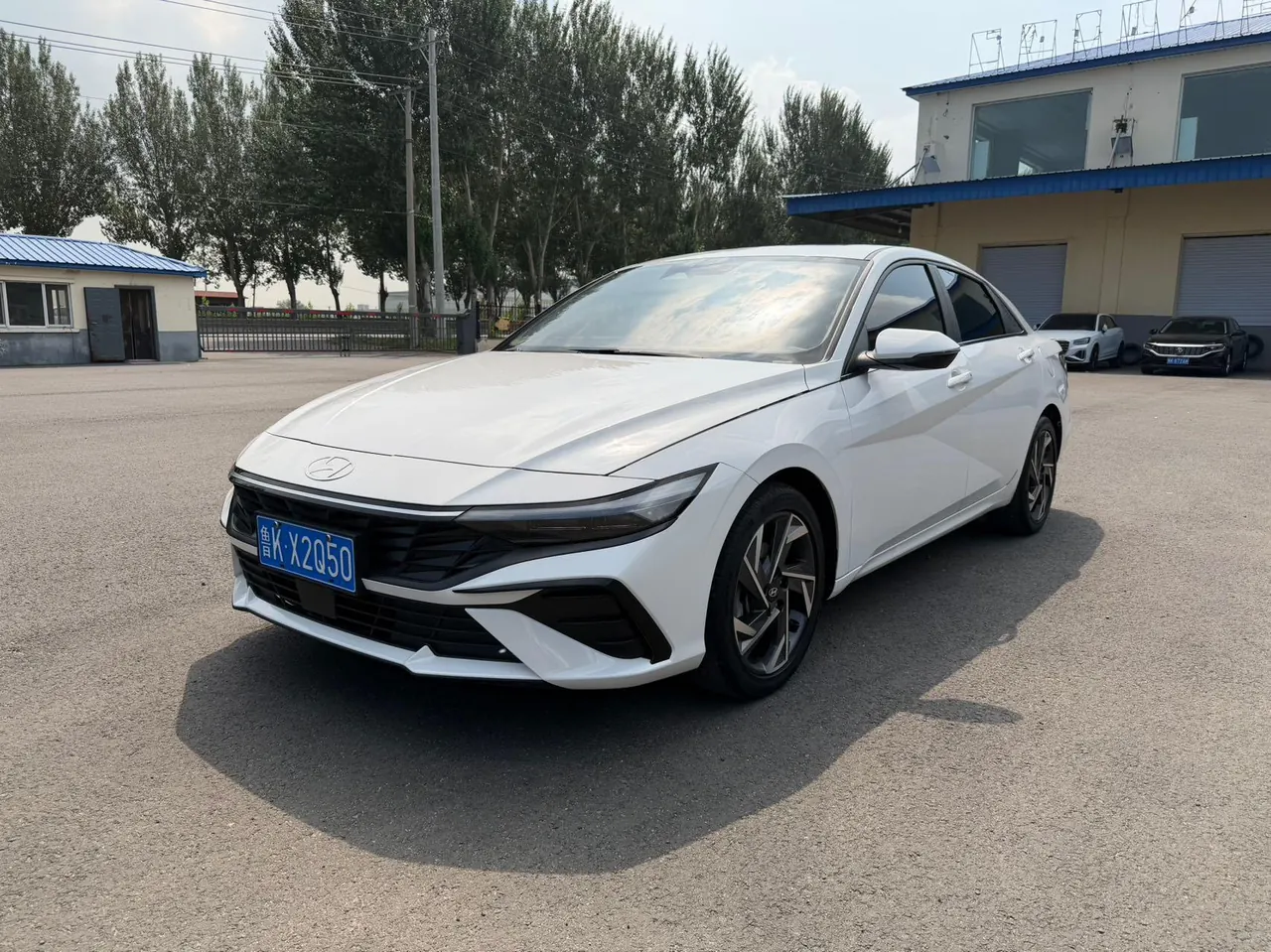 Hyundai 2023 Elantra -3-compartment 1.5 stepless LUX premium automatic gear - View 1