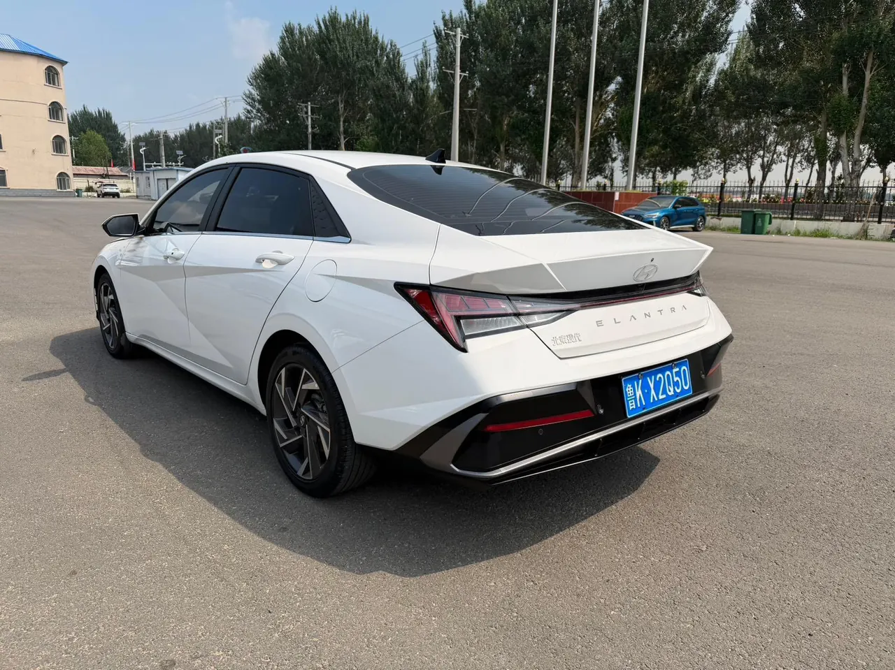Hyundai 2023 Elantra -3-compartment 1.5 stepless LUX premium automatic gear 10