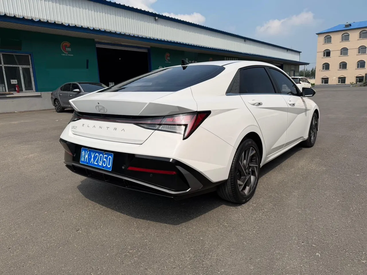 Hyundai 2023 Elantra -3-compartment 1.5 stepless LUX premium automatic gear 11
