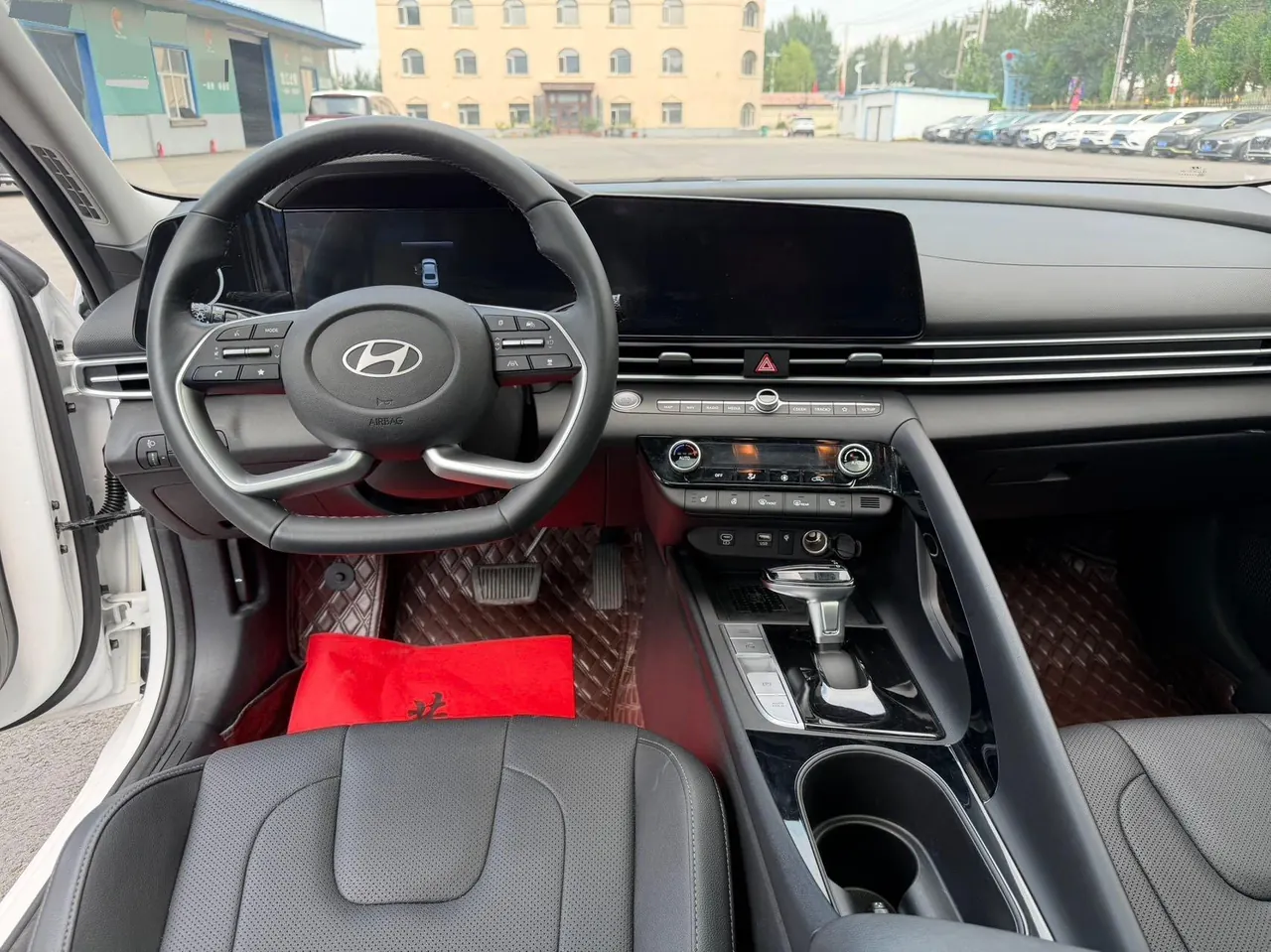 Hyundai 2023 Elantra -3-compartment 1.5 stepless LUX premium automatic gear 4