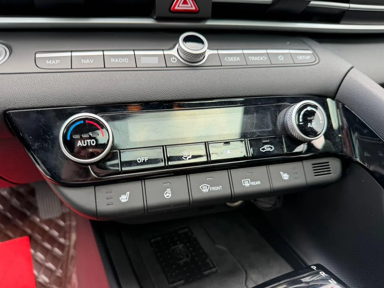 Hyundai 2023 Elantra -3-compartment 1.5 stepless LUX premium automatic gear 6