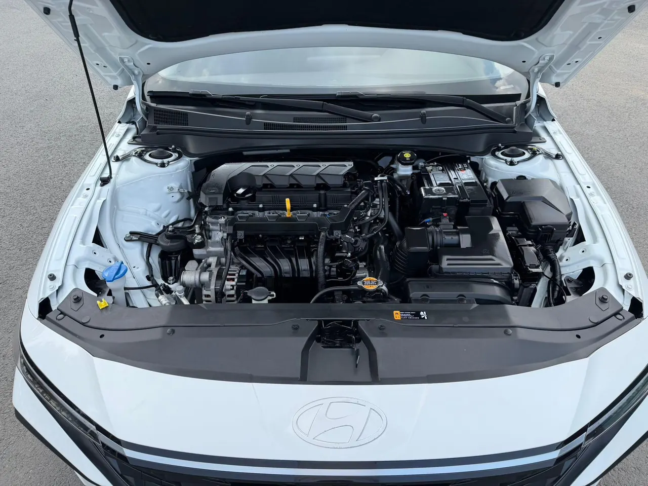 Hyundai 2023 Elantra -3-compartment 1.5 stepless LUX premium automatic gear 9