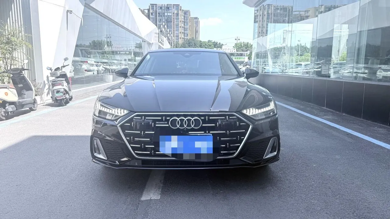 Audi 2024 A7L 2.0TFSI 45TFSI Quattro Luxury Automatic 2