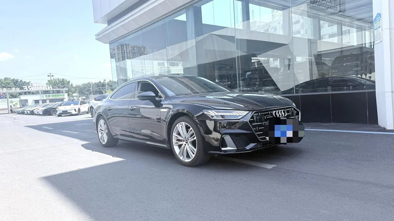Audi 2024 A7L 2.0TFSI 45TFSI Quattro Luxury Automatic 3