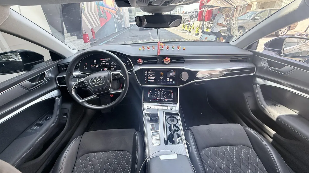 Audi 2024 A7L 2.0TFSI 45TFSI Quattro Luxury Automatic 5