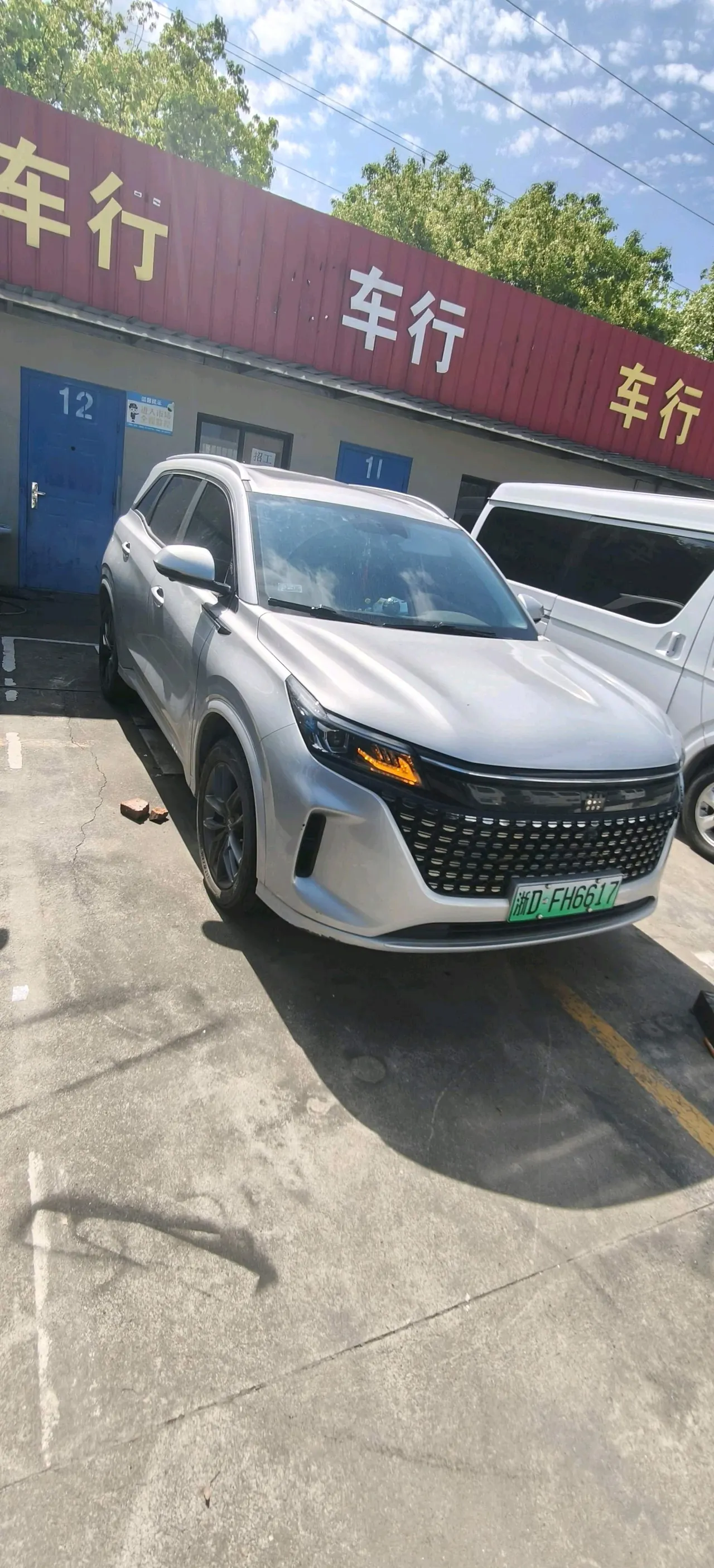 LanDian 2024 LanDian E5 1.5 stepless glory version 100KM exclusive 7-seat automatic gear 2