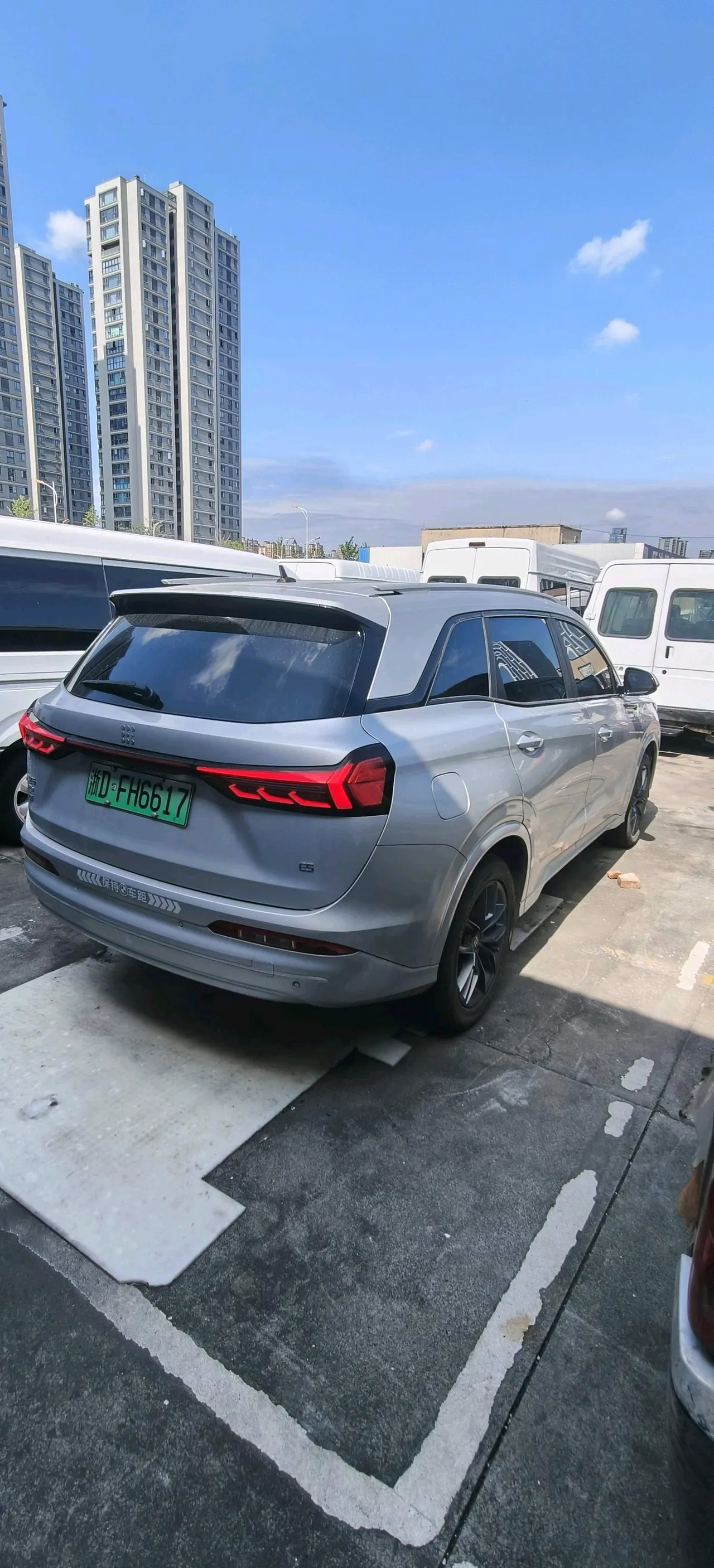 LanDian 2024 LanDian E5 1.5 stepless glory version 100KM exclusive 7-seat automatic gear 3