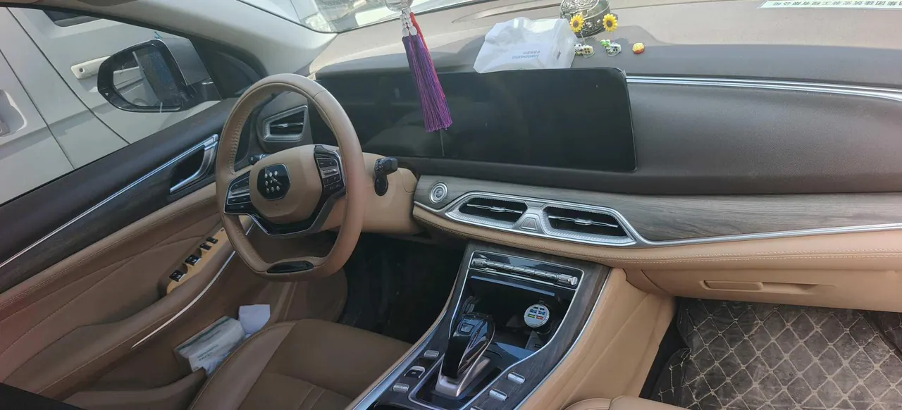 LanDian 2024 LanDian E5 1.5 stepless glory version 100KM exclusive 7-seat automatic gear 8
