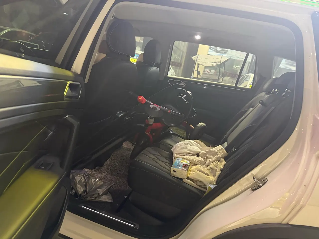 Volkswagen 2022 Tiguan L R-Line 2.0TSI 330TSI Two-Drive R-Line Overdrive Automatic Gear 4