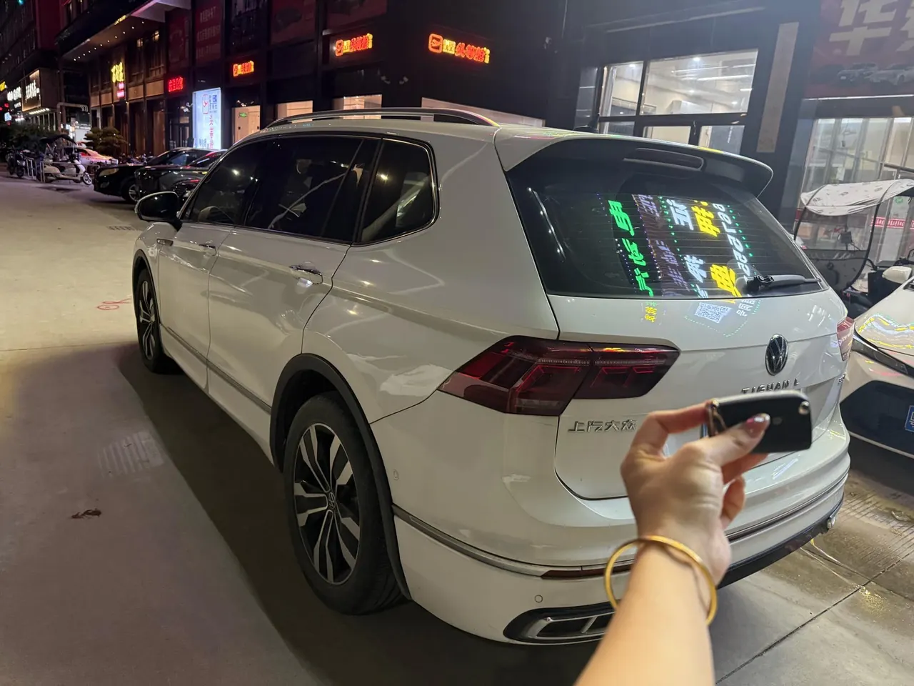 Volkswagen 2022 Tiguan L R-Line 2.0TSI 330TSI Two-Drive R-Line Overdrive Automatic Gear 5