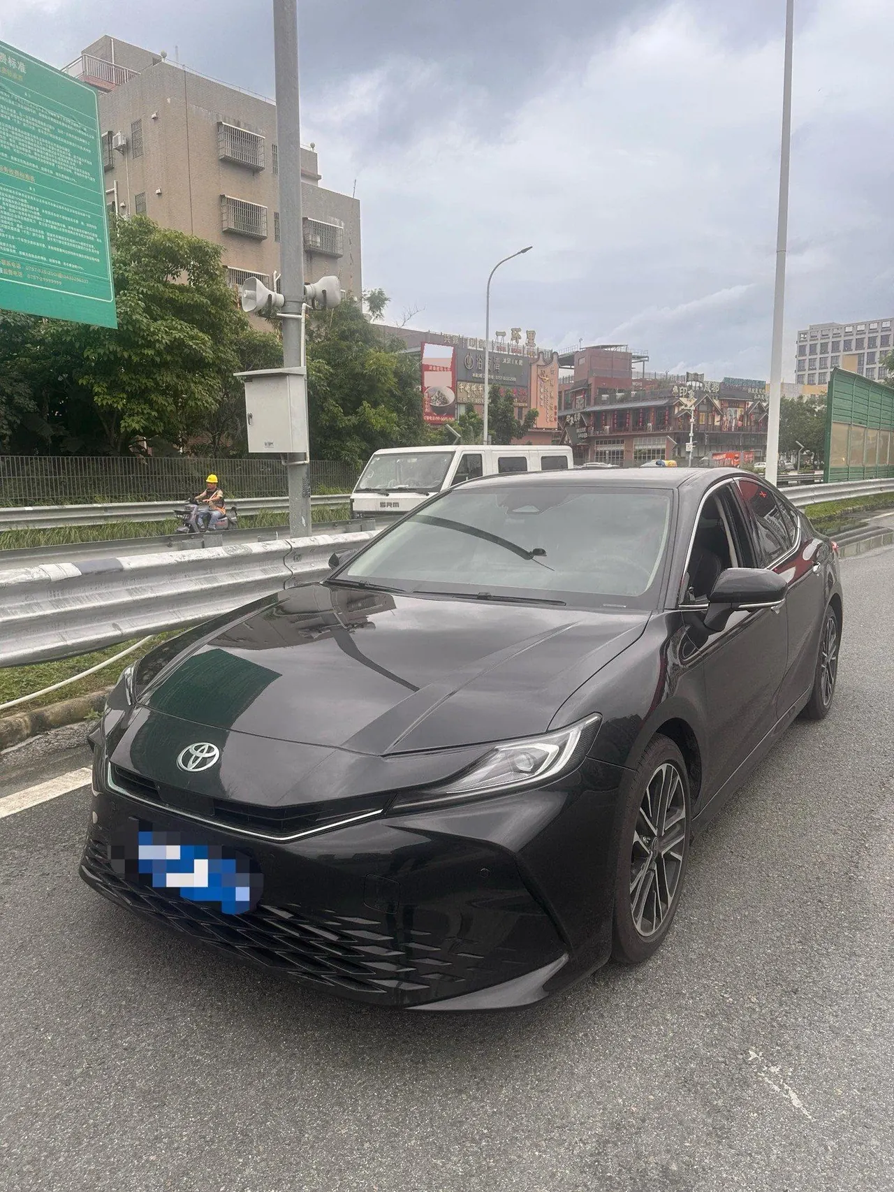 打开图片灯箱:Toyota 2025 Camry Dual Engine 2.0HXS Stepless Brilliant Edition Automatic Gear
