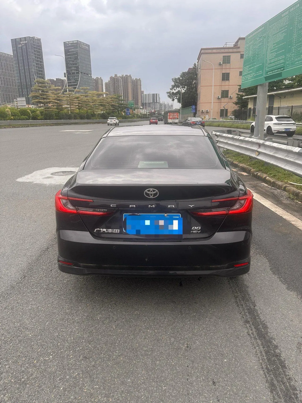 Toyota 2025 Camry Dual Engine 2.0HXS Stepless Brilliant Edition Automatic Gear 3